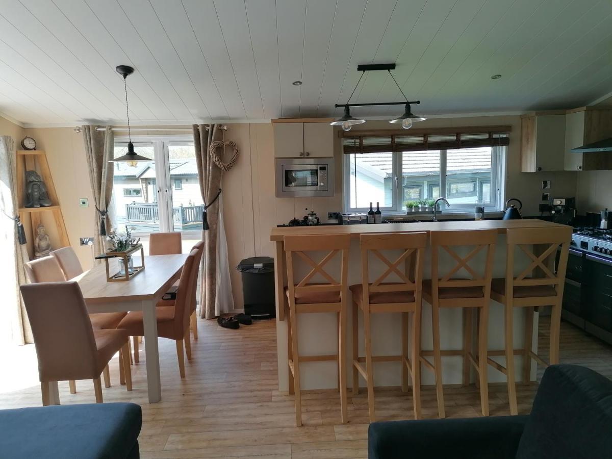 Luxury Lodge On Edge Of New Forest And 800M From Sea Entertainment And Leisure Passes Included Milford on Sea Eksteriør bilde